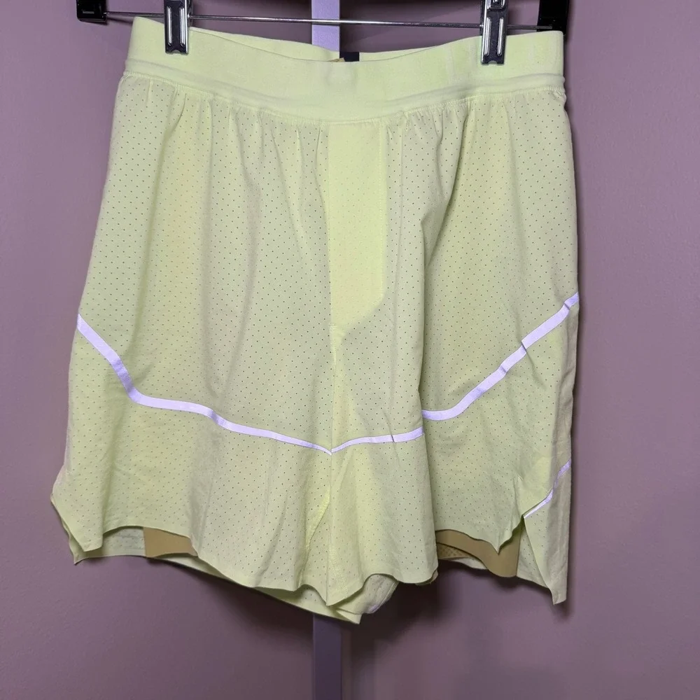 Lululemon Surge Neon Yellow Running Shorts Reflective Details Mens Size S‎